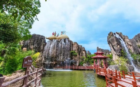 南博会上云南文旅展魅力邀客旅游旅居旅创(图1)