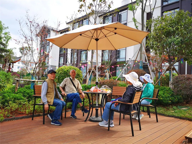 三把锁全地形实力+超大旅居空间欧霸·山海解锁全家长途野奢出行(图1)